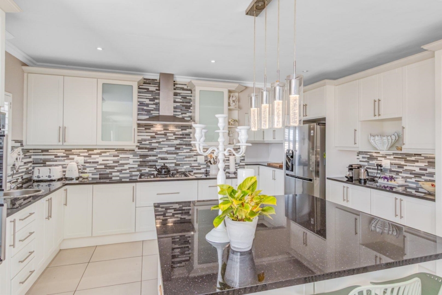 5 Bedroom Property for Sale in Kingswood Golf Estate Western Cape